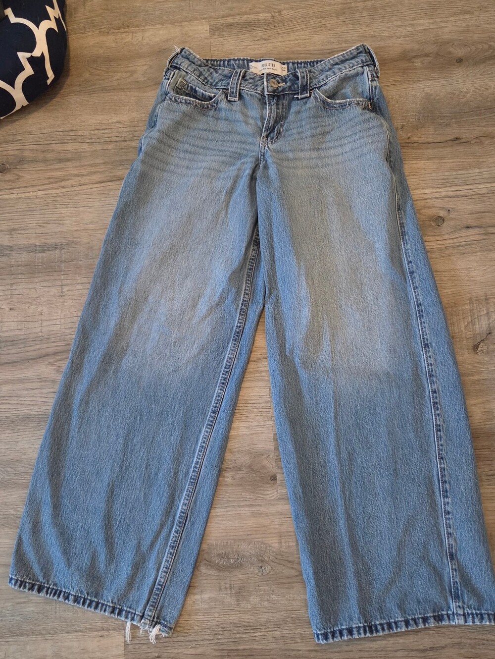 Hollister Low Rise Super Baggy Women’s 100% Cotton Jeans - Blue, 2R Waist 26
